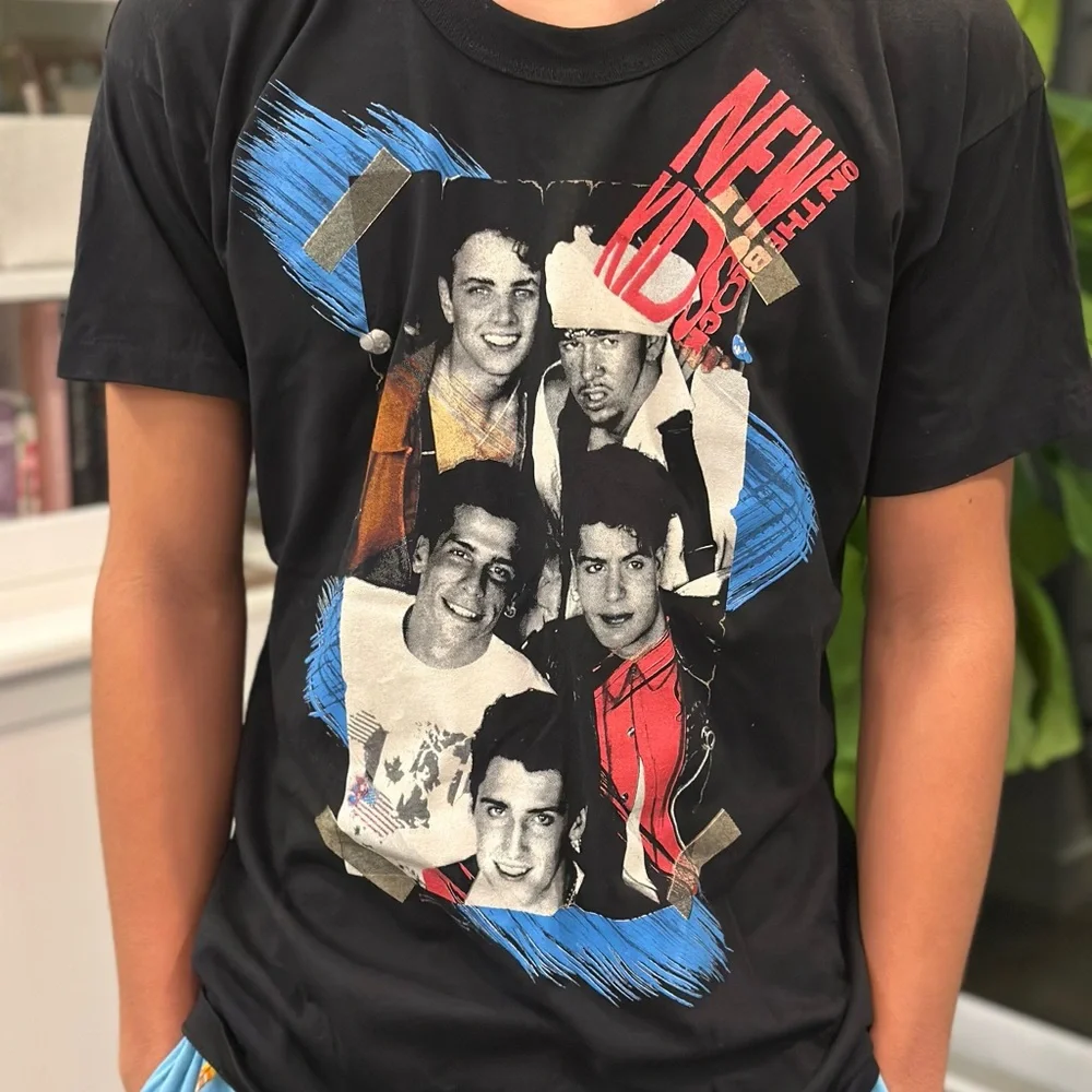 Vintage 1990s New Kids on the Block Concert Black Graphic T-Shirt w/ Band Print - Picture 1 of 5